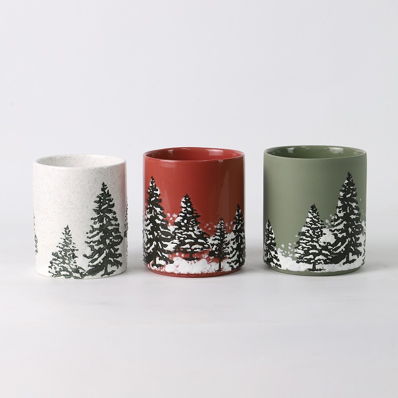 手描きのキャンドルホルダー クリスマス パインズ – 手首に冬のロマンスをもたらすこのサプライズに抵抗できる人はいないでしょうか。