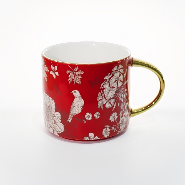 「Nature Gilded」シリーズのコーヒーマグのユニークな点は何ですか? BYF Arts & Crafts が金色のハンドルを備えた豪華な花柄コレクションを発表